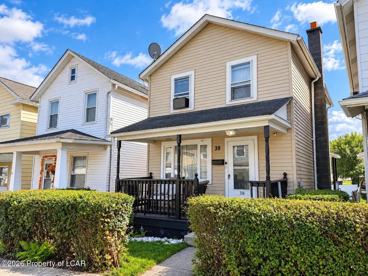 39 Maxwell Street, Wilkes-Barre - 3 bed - 2 bath - 1,260 SF