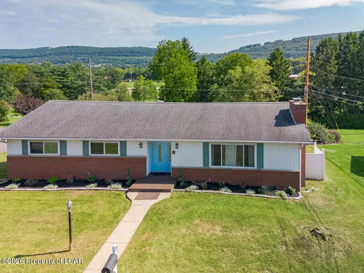 8 Hillside Road, Sugarloaf - 3 bed - 3 bath - 2,181 SF