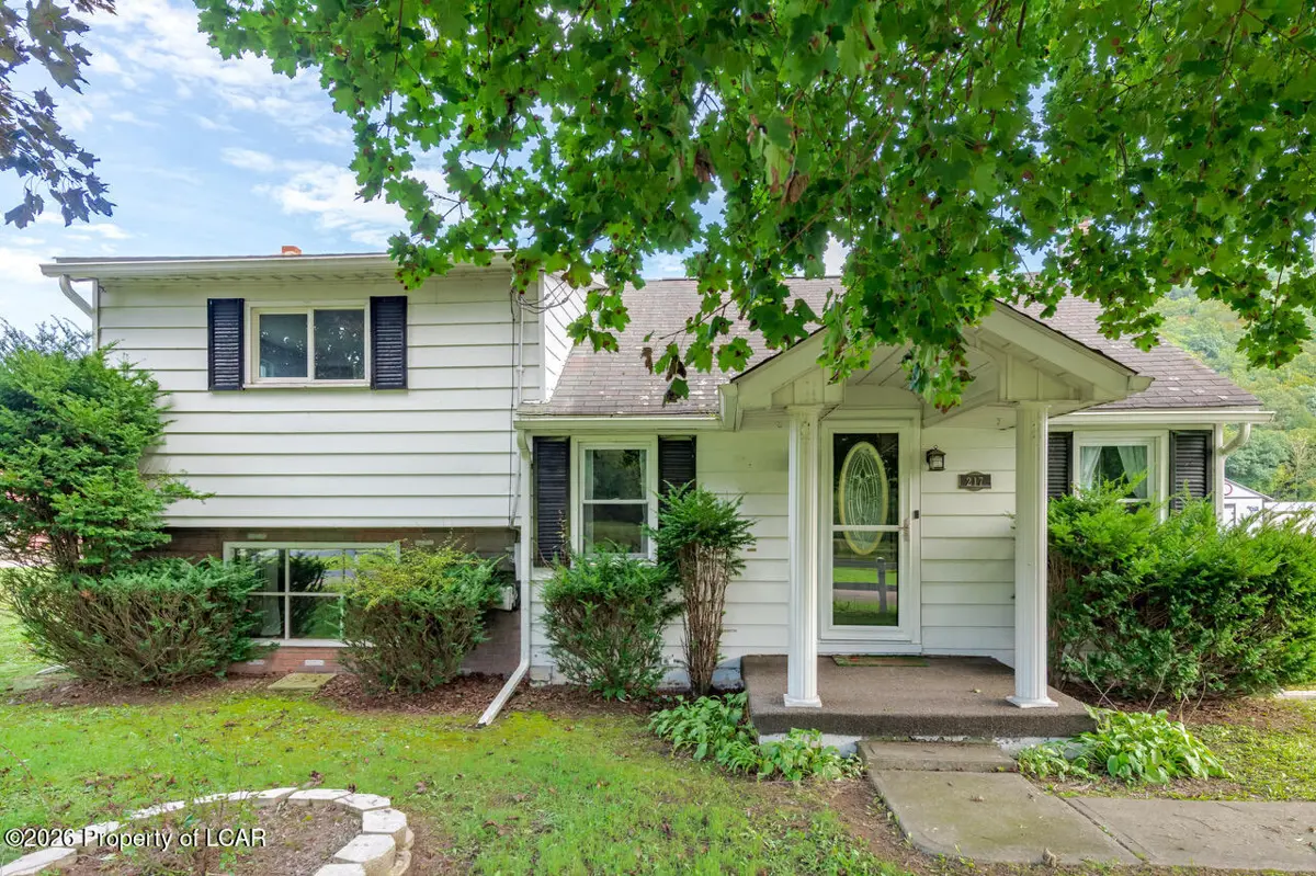 217 Trailing Pine Road, Shickshinny - 2 bed - 1 bath - 1,399 SF