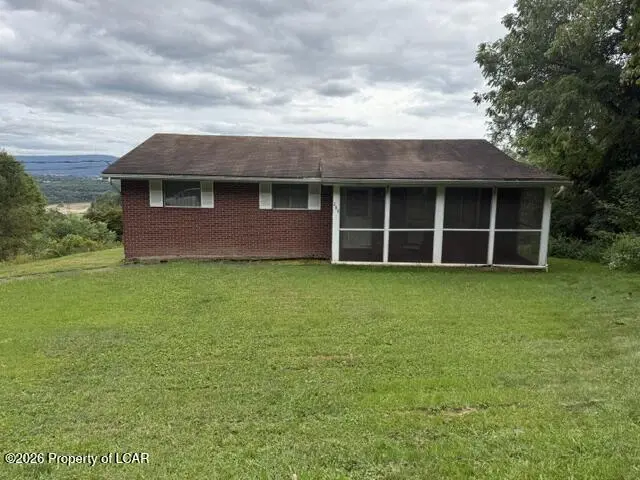 280 Valley View Avenue, Plymouth - 3 bed - 1 bath - 1,449.7 SF