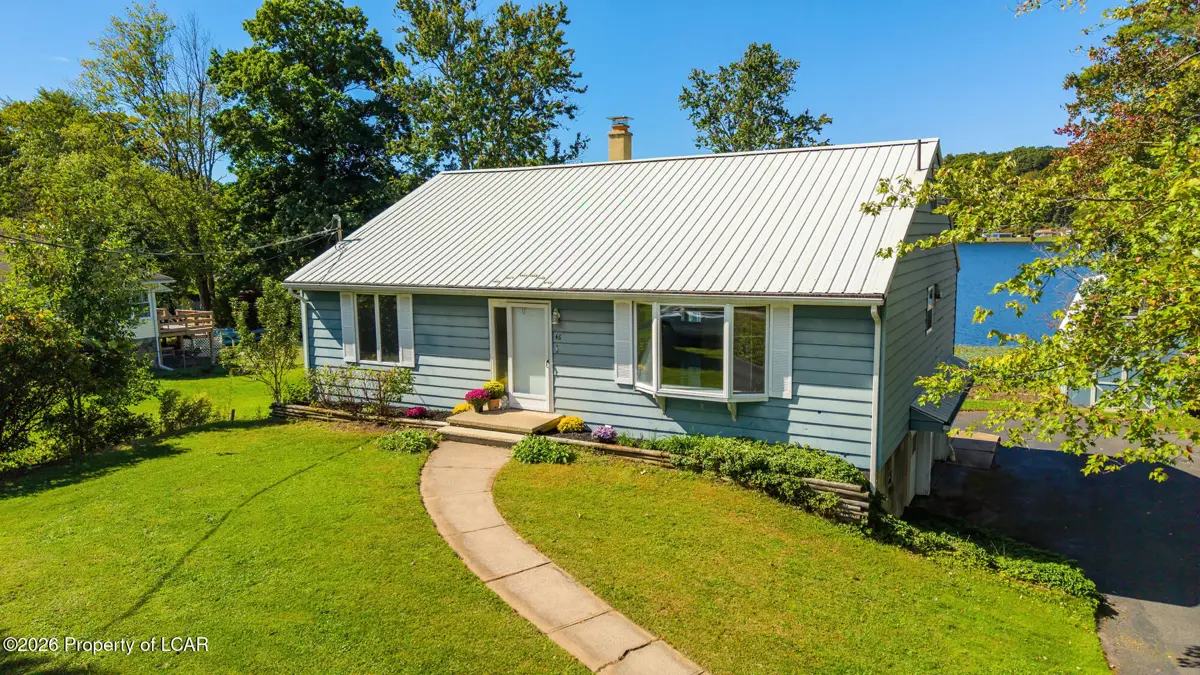 46 Lakeview Drive, Sweet Valley - 3 bed - 3 bath - 1,730 SF