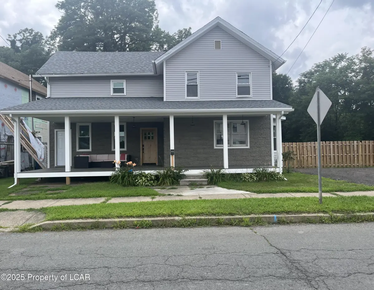 162 W Bennett Street, Kingston - 3 bed - 3 bath - 1,800 SF