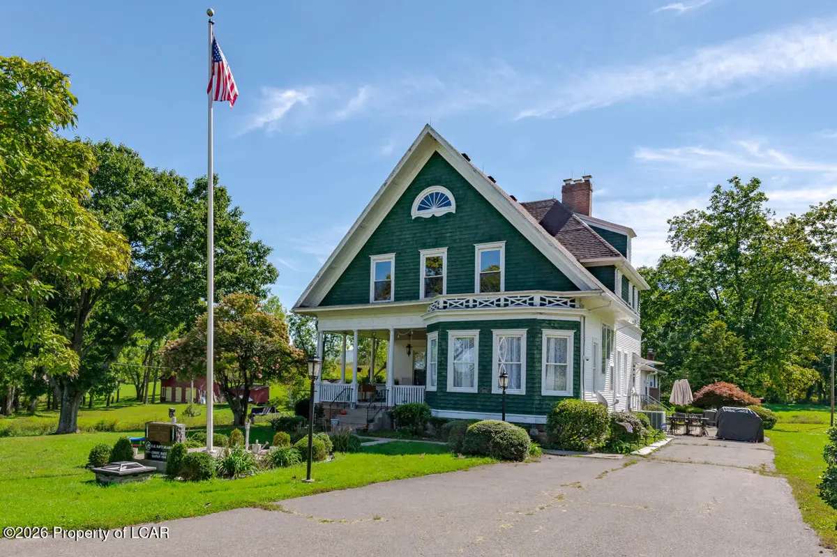 377 Wapwallopen Road, Nescopeck - 4 bed - 3 bath - 4,106 SF