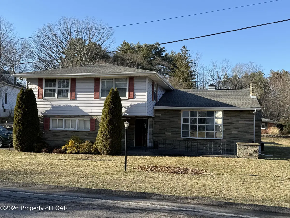 28 E Center Street, Shavertown - 4 bed - 4 bath - 3,905 SF