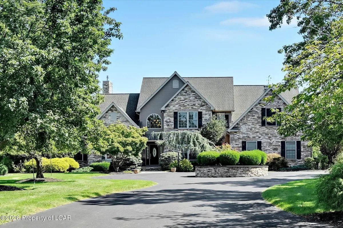 37 Kara Lane, Bloomsburg - 5 bed - 5 bath - 5,340 SF