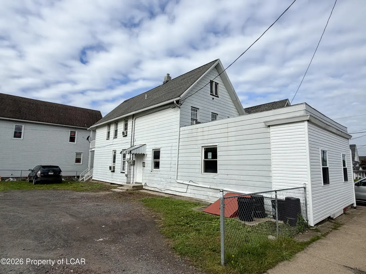 343 E South Street 1, Wilkes-Barre - 2 bed - 1 bath - 1,000 SF