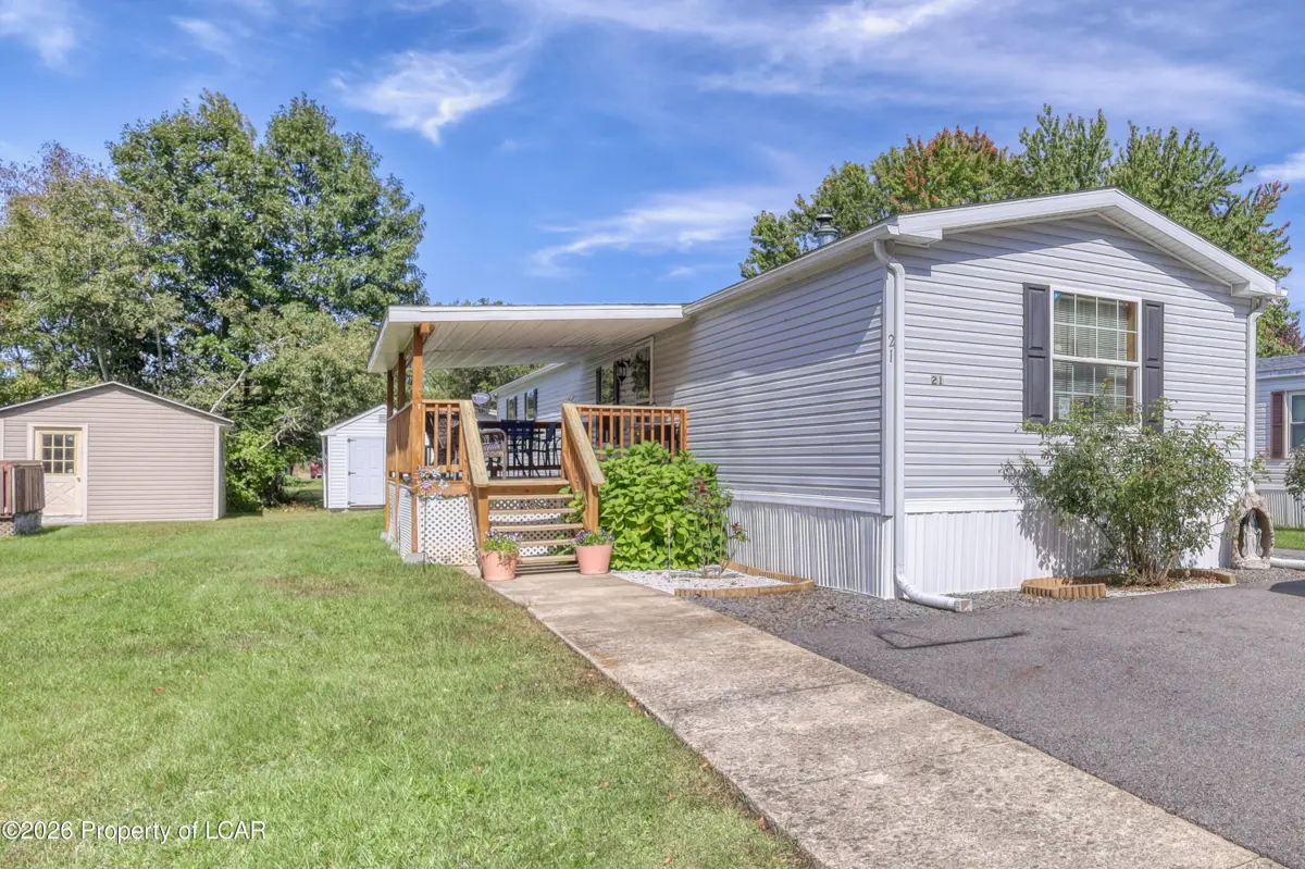 21 Honor Park Trailer Court, Moosic - 3 bed - 2 bath - 1,209 SF