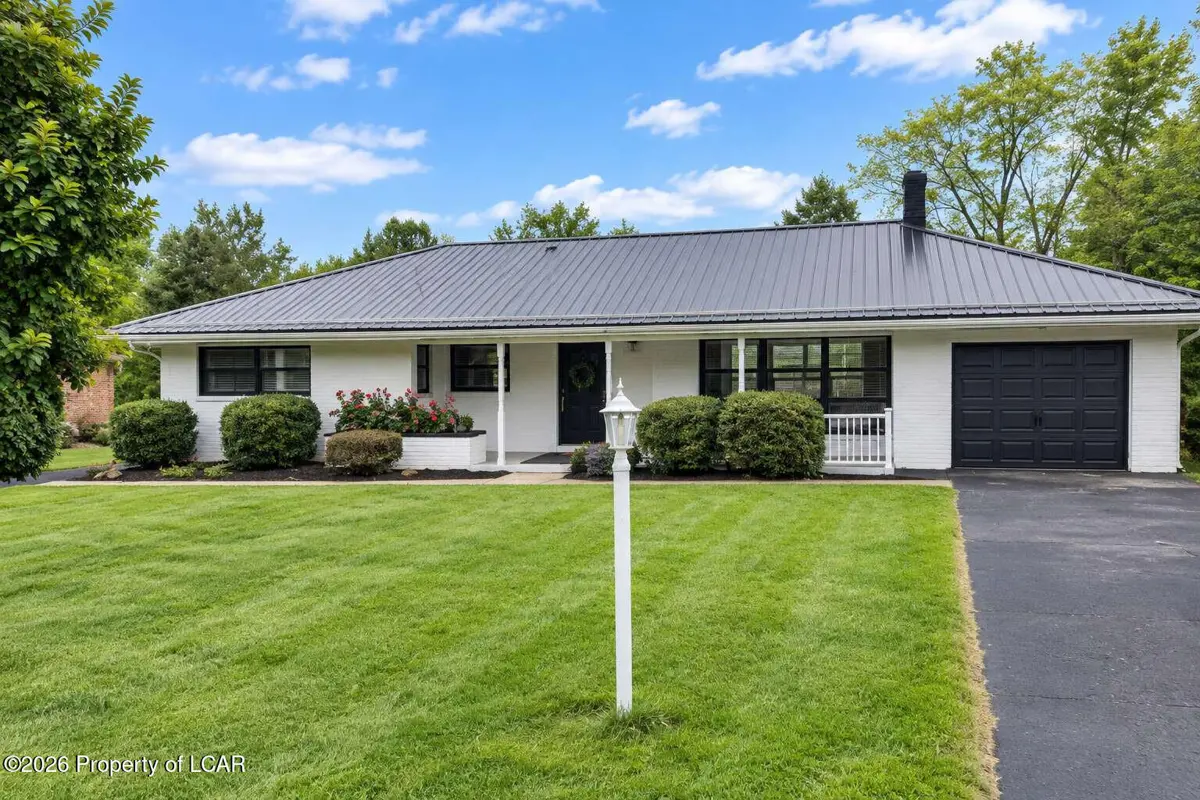 10 Frederick Drive, Conyngham - 3 bed - 4 bath - 2,289 SF