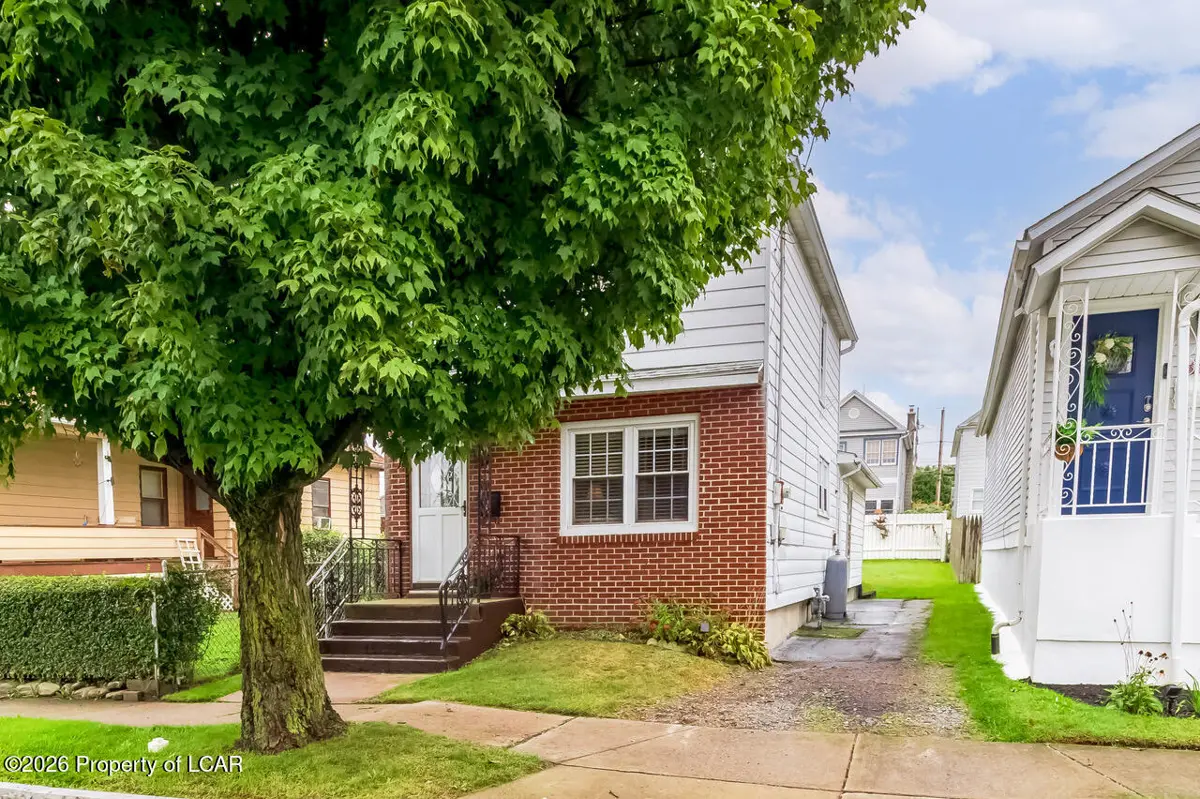 51 Jay Street, Wilkes-Barre - 2 bed - 1 bath - 864 SF