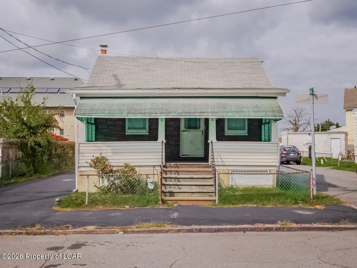 5 Jackson Avenue, West Hazleton - 1 bed - 1 bath - 752 SF
