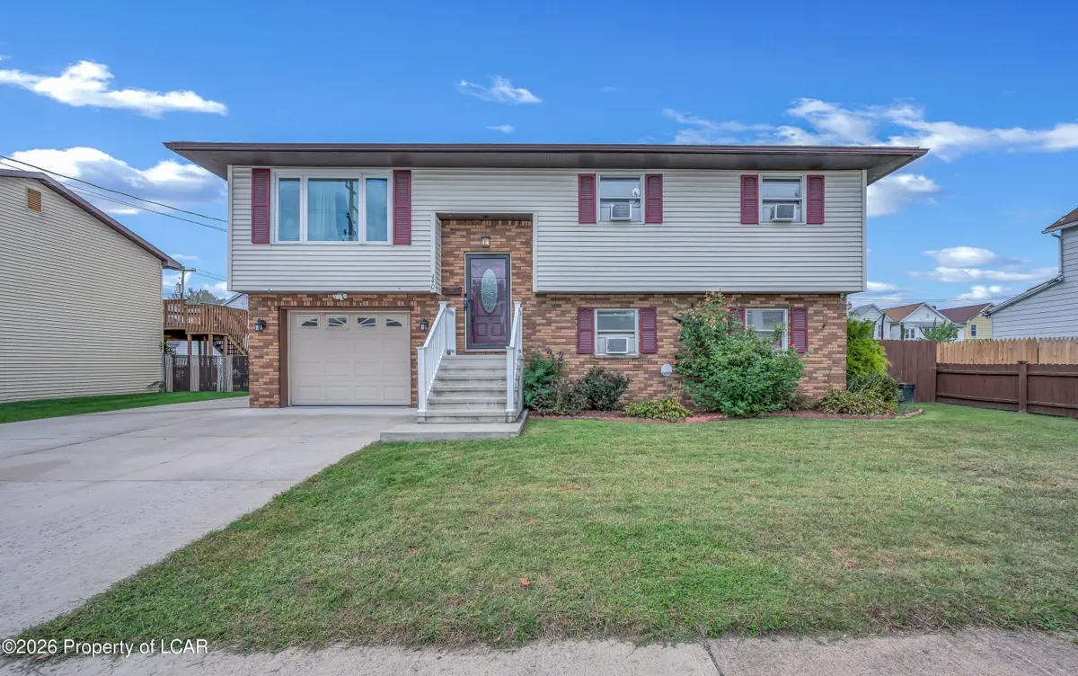 440 Wyoming Street, Hanover Township - 4 bed - 2 bath - 1,892 SF