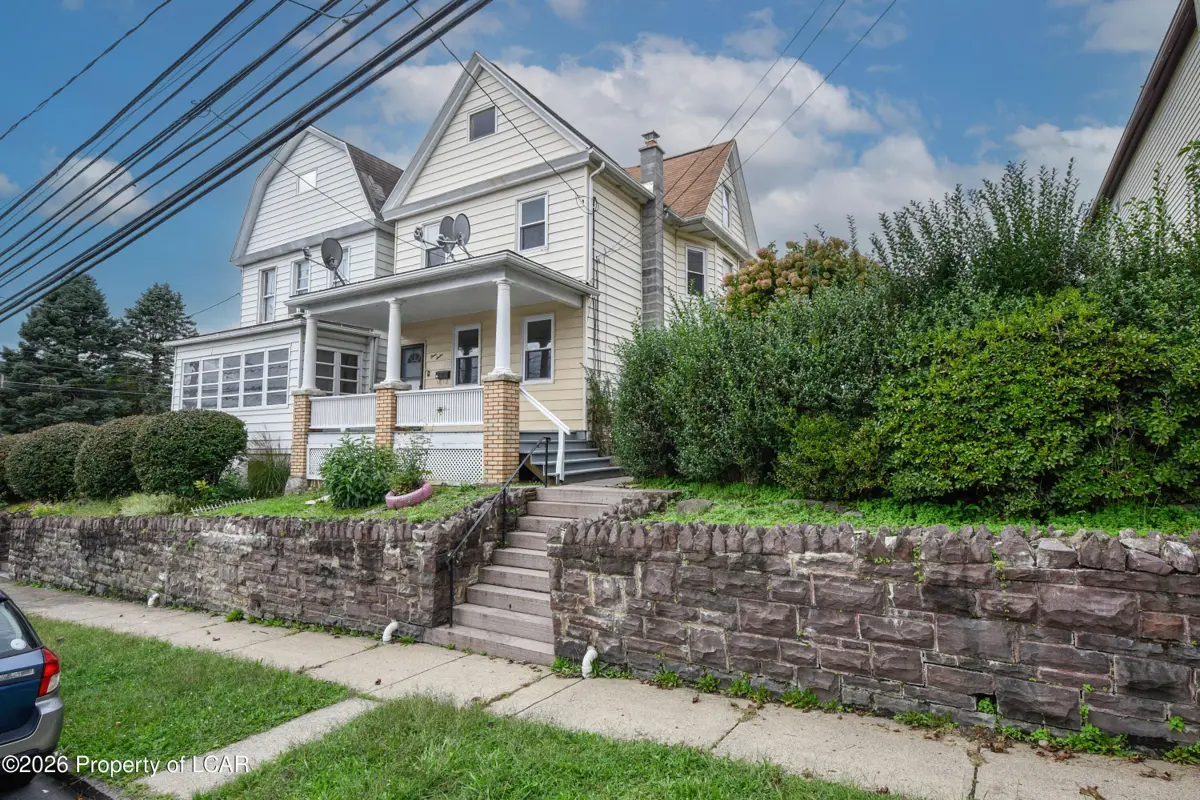 312 New Grant Street, Wilkes-Barre - 3 bed - 2 bath - 1,800 SF