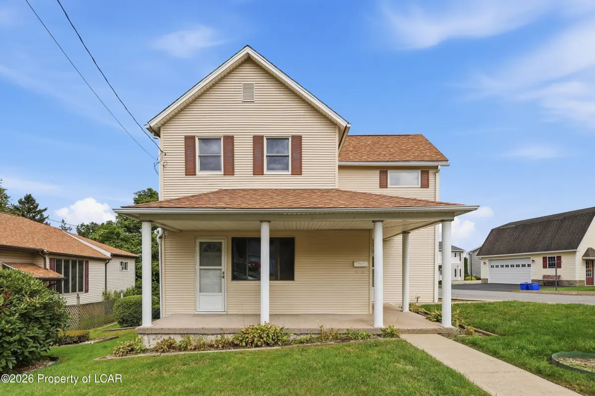 827 Spring Street, Moosic - 3 bed - 2 bath - 1,655 SF