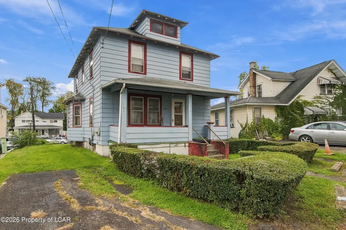 4 Barrett Avenue, Carbondale - 3 bed - 1 bath - 1,320 SF