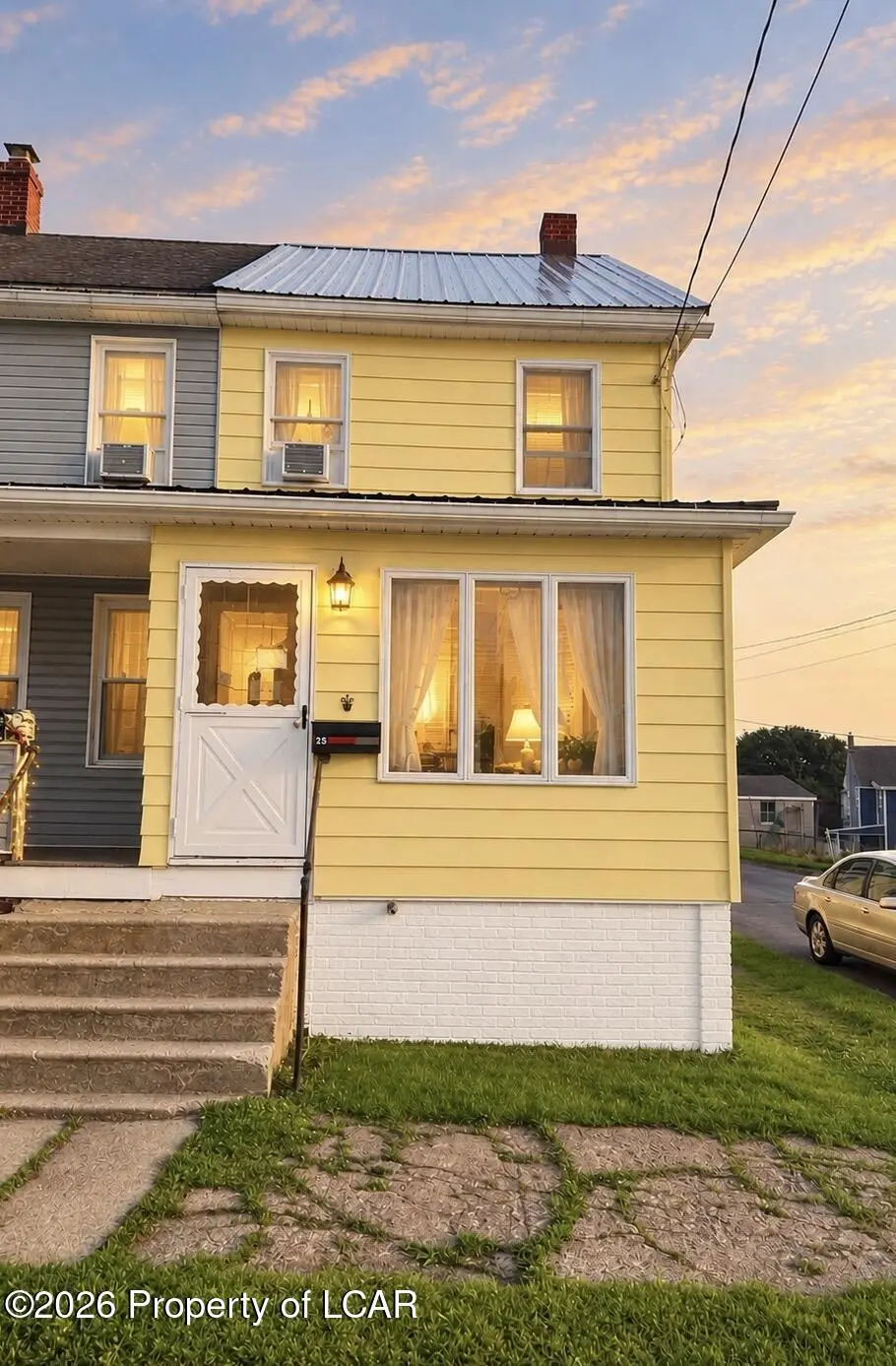 251 W Hazard, Summit Hill - 3 bed - 1 bath - 1,049 SF