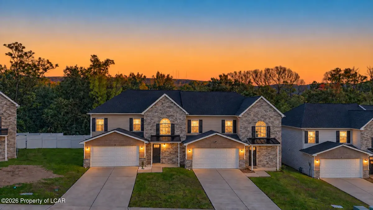 39 Maria Drive, Hanover Township - 3 bed - 3 bath - 1,970 SF