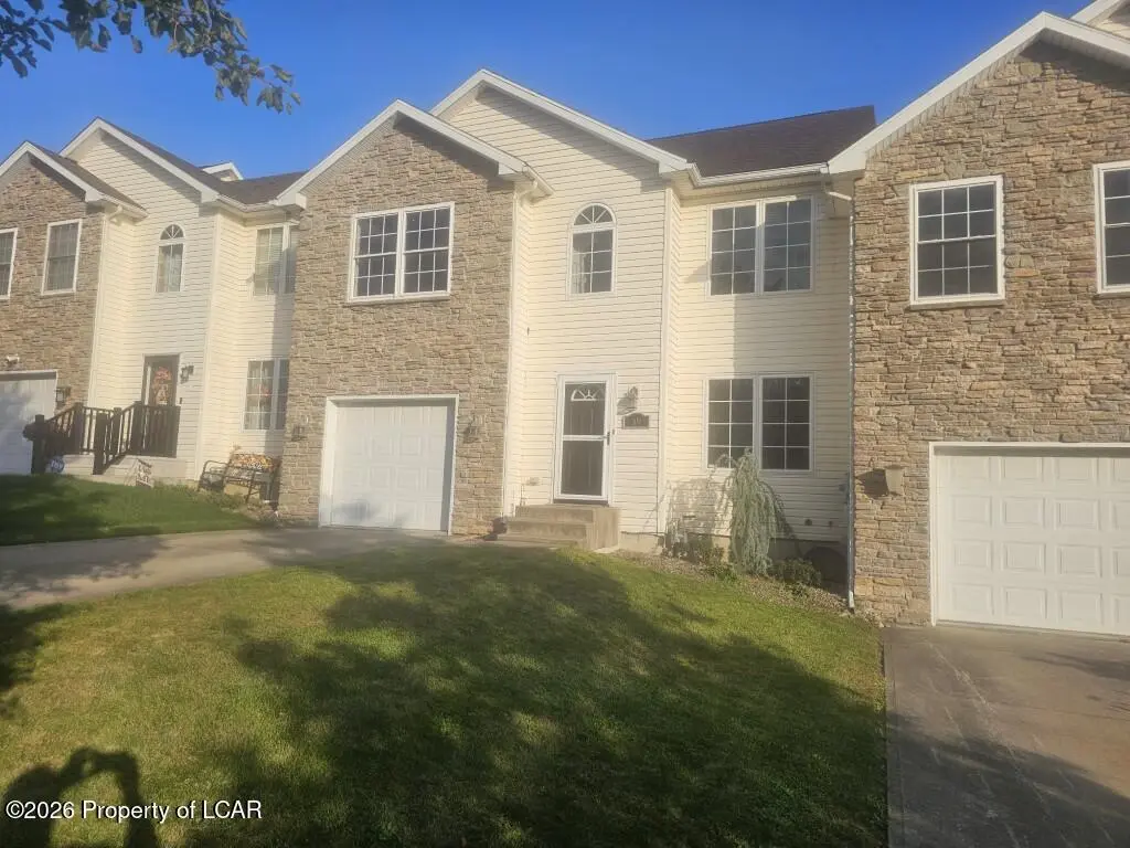 19 Kyra Way, Plains - 3 bed - 3 bath - 1,900 SF