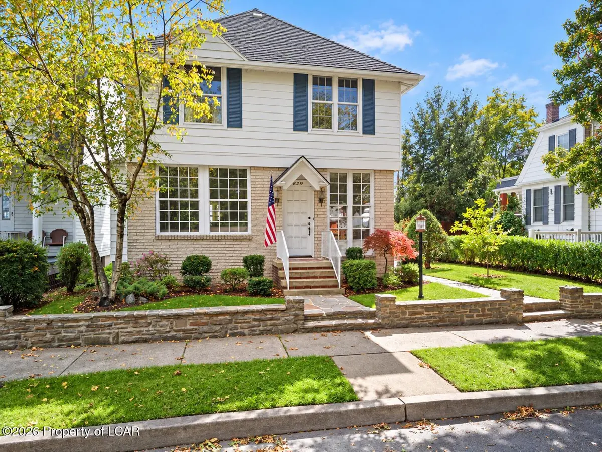 829 Anthracite Avenue, Kingston - 4 bed - 2 bath - 3,176 SF