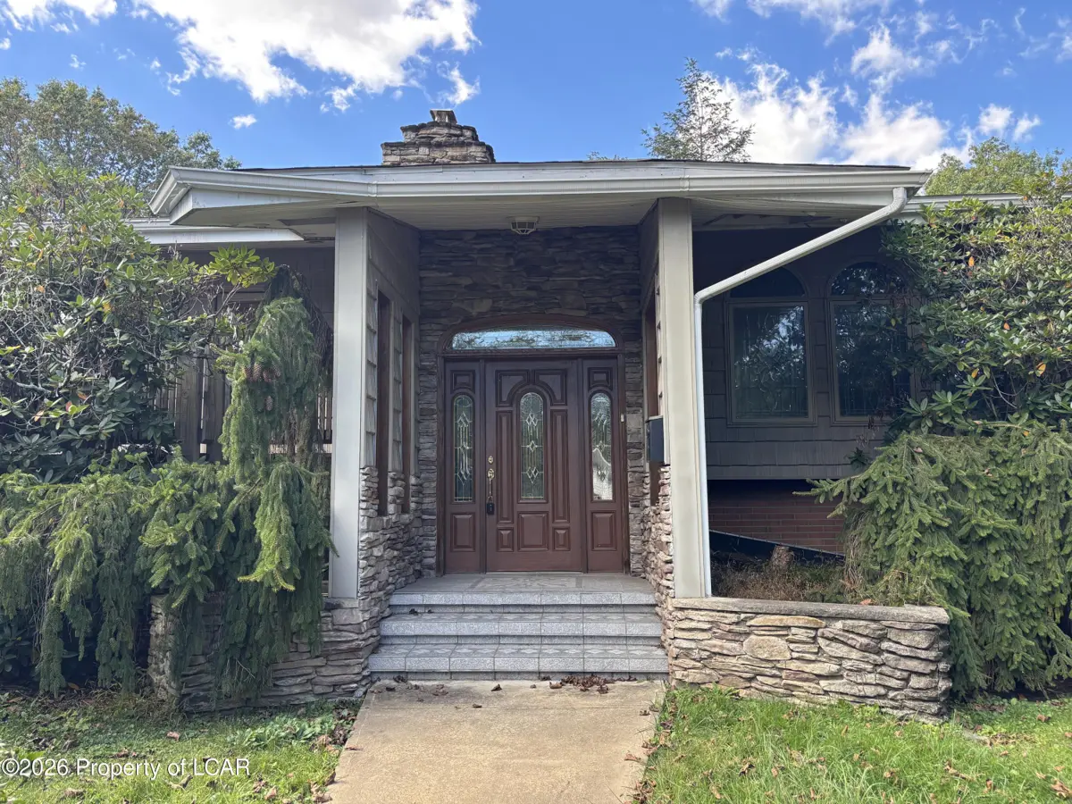806 Nandy Drive, Kingston - 3 bed - 3 bath - 3,050 SF