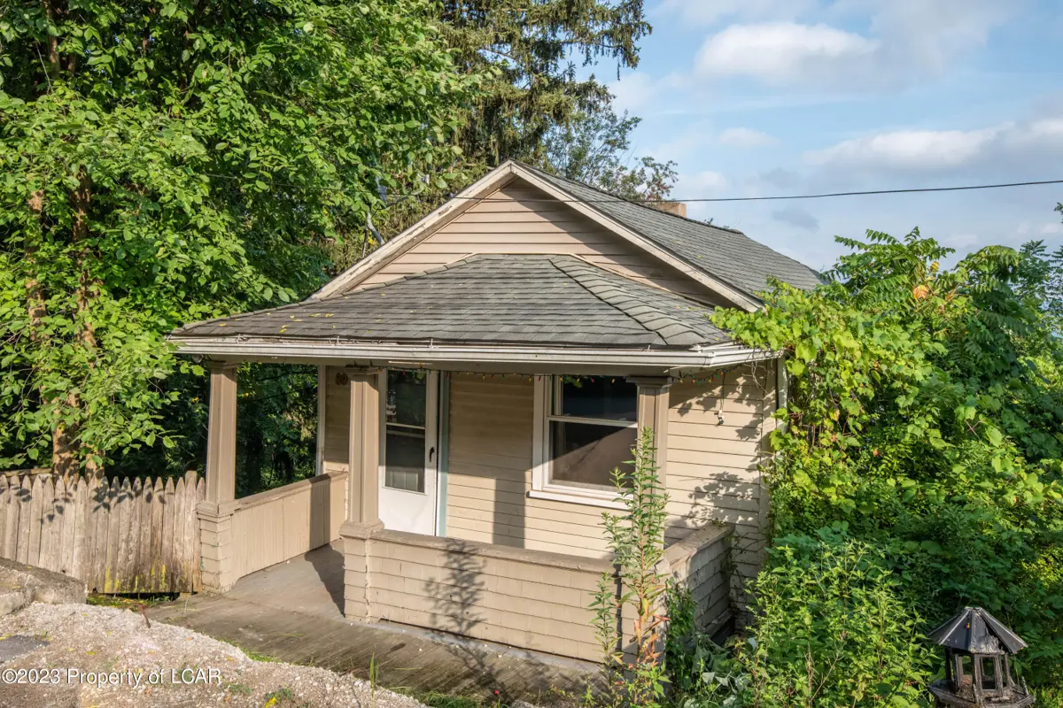 89 Smith, Plymouth - 3 bed - 1 bath - 1,296 SF
