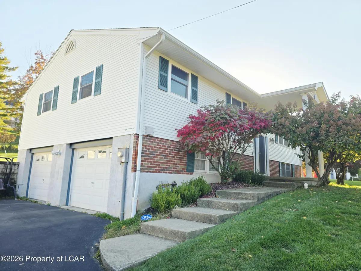 915 Park Avenue, Shavertown - 3 bed - 2 bath - 1,864 SF