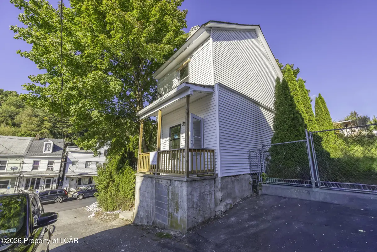 235 N Highland Street, Shenandoah - 3 bed - 1 bath - 1,220 SF