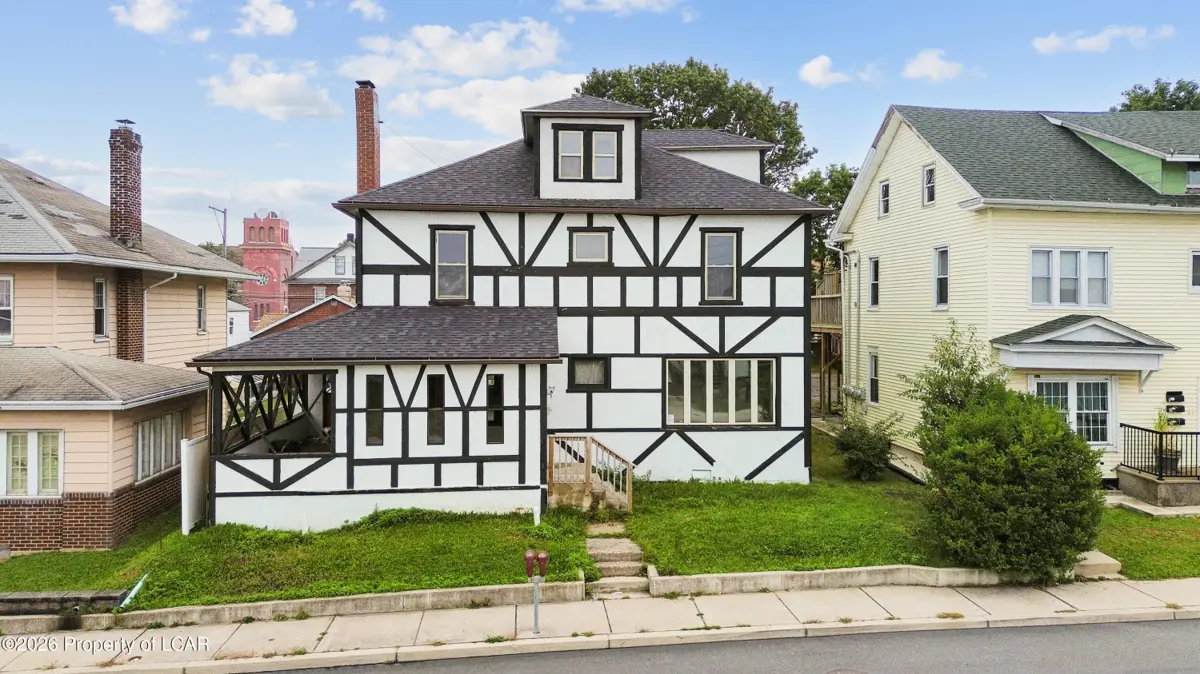 85 N Kennedy Drive, McAdoo - 4 bed - 5 bath - 5,250 SF