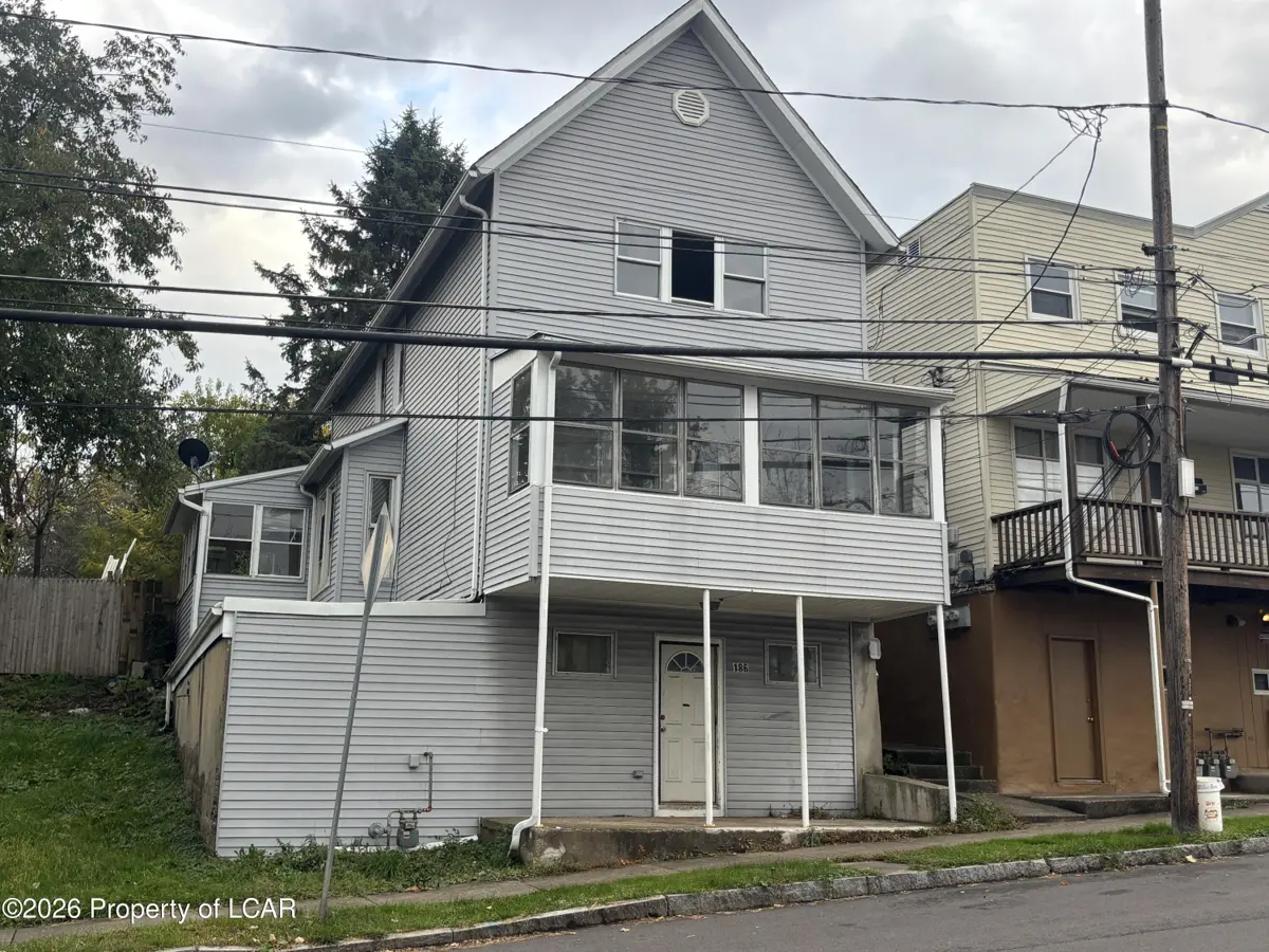 186 High Blvd, Wilkes-Barre - 3 bed - 1 bath - 1,532 SF