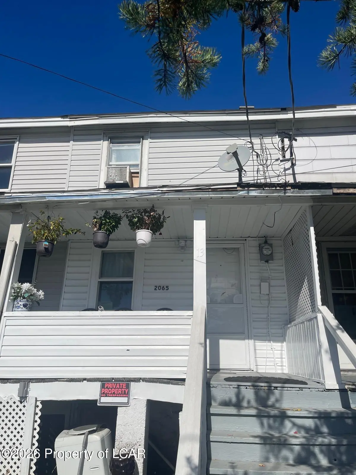 2065 E Broad Street, Beaver Meadows - 2 bed - 1 bath - 972 SF