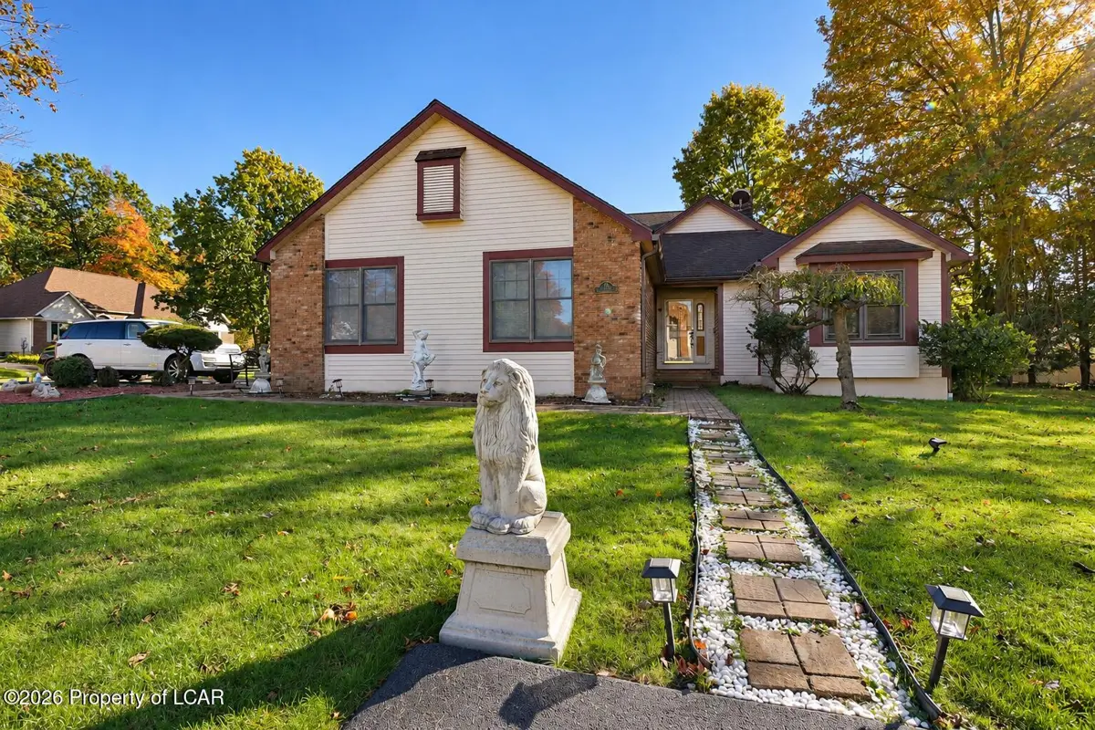 11 Valley Lane, Mountain Top - 3 bed - 3 bath - 2,322 SF