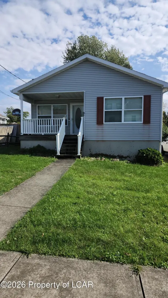 61 Oak Street, Hudson, PA 18705
