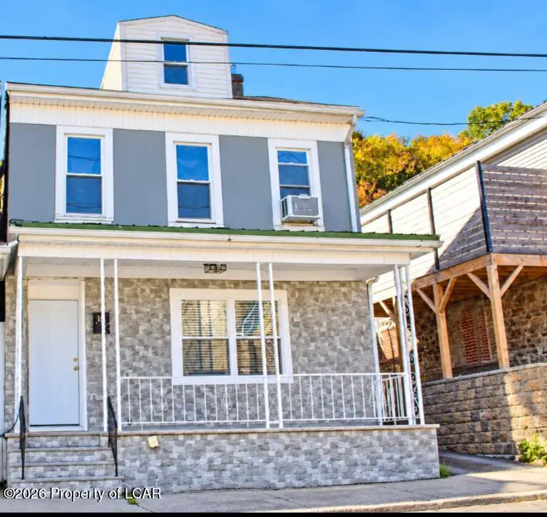 144 N 3rd Street, St. Clair - 4 bed - 1 bath - 1,500 SF