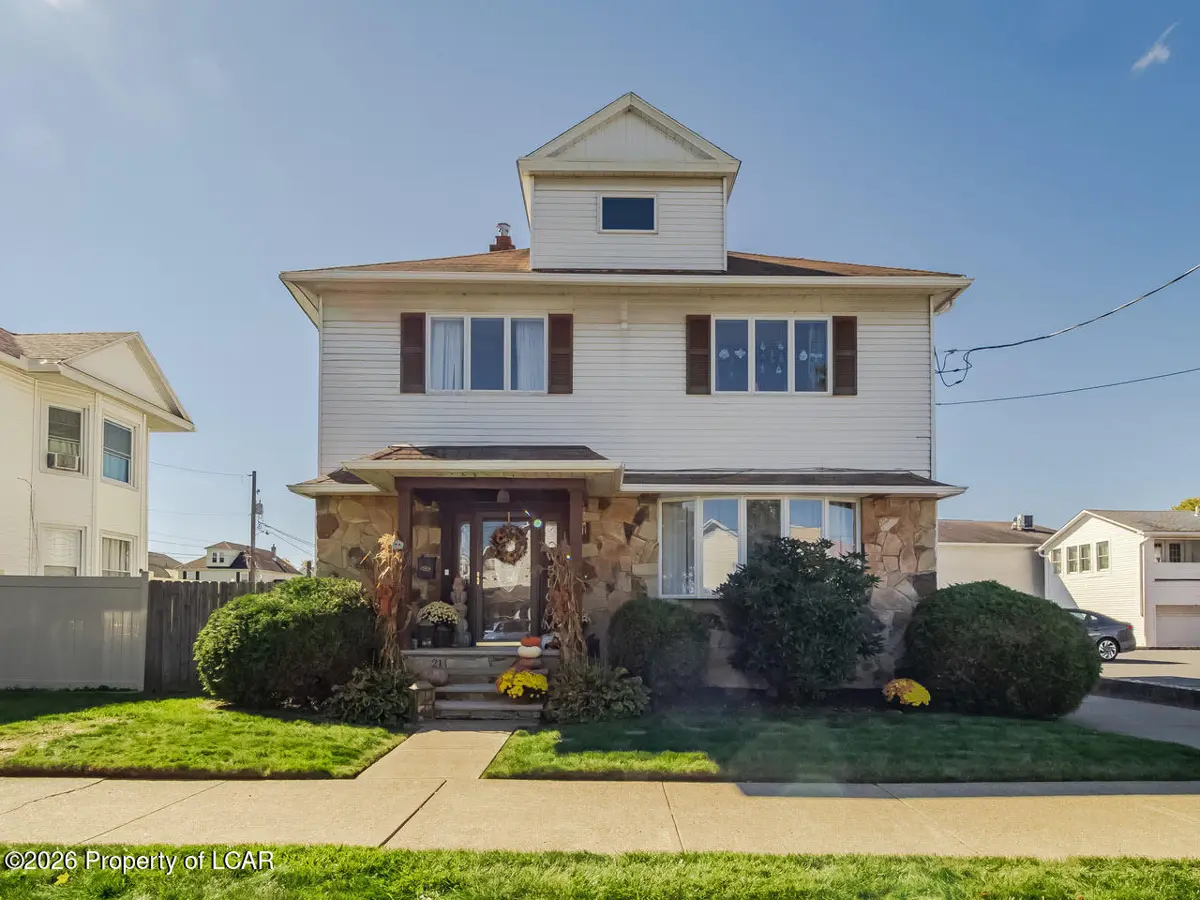 21 E 6th Street, Wyoming - 3 bed - 2 bath - 2,320 SF