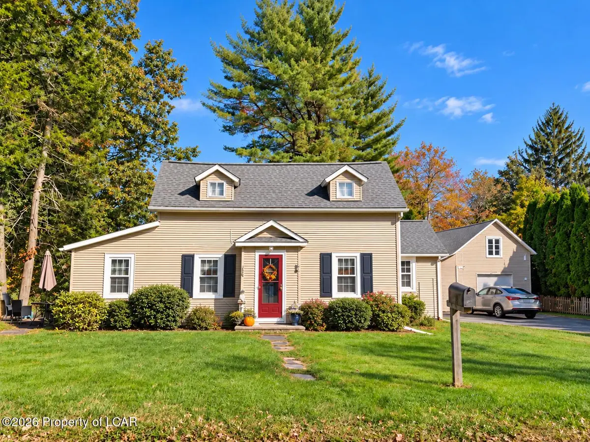 225 N Pioneer Avenue, Shavertown - 3 bed - 2 bath - 1,400 SF