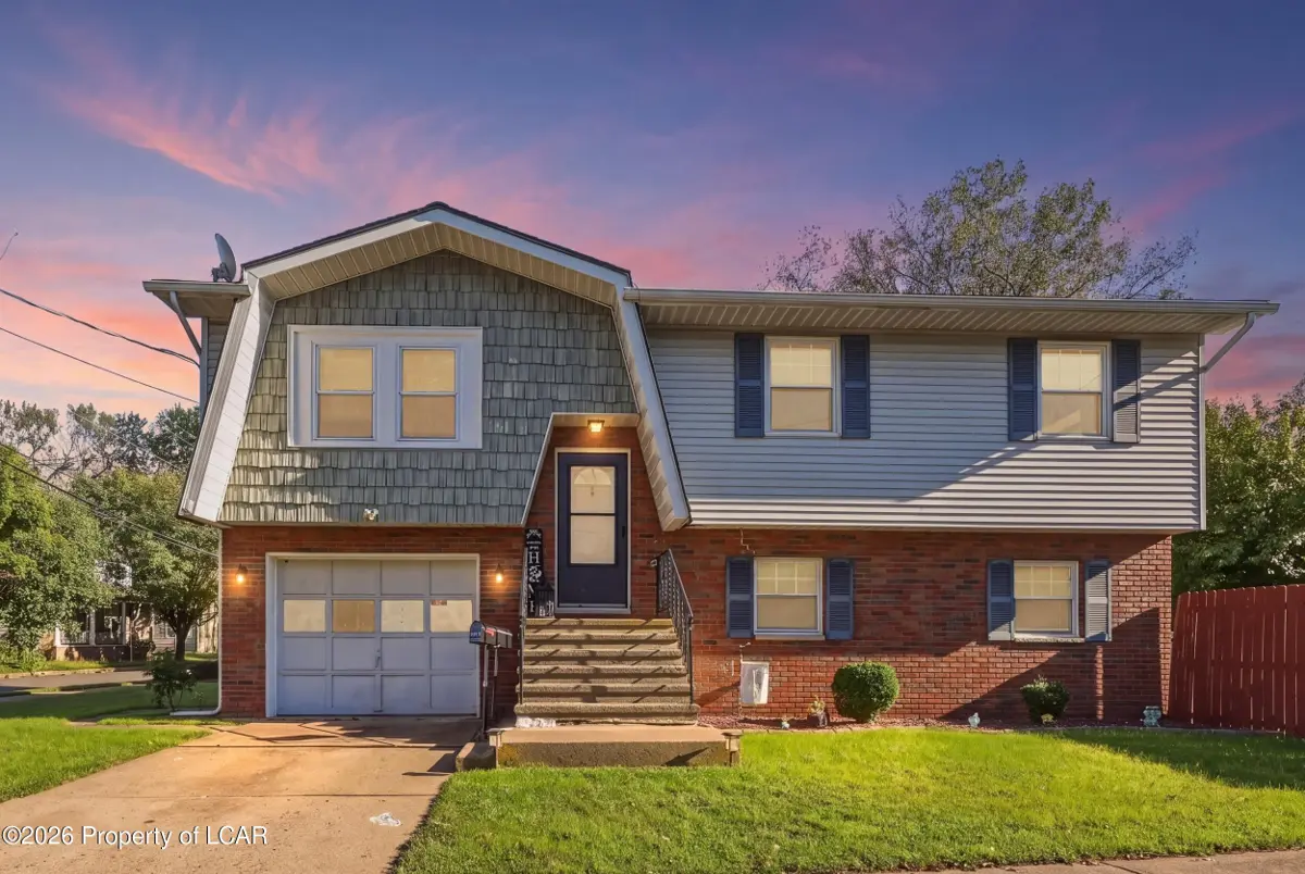 392 Northampton Street, Edwardsville - 3 bed - 2 bath - 1,918 SF