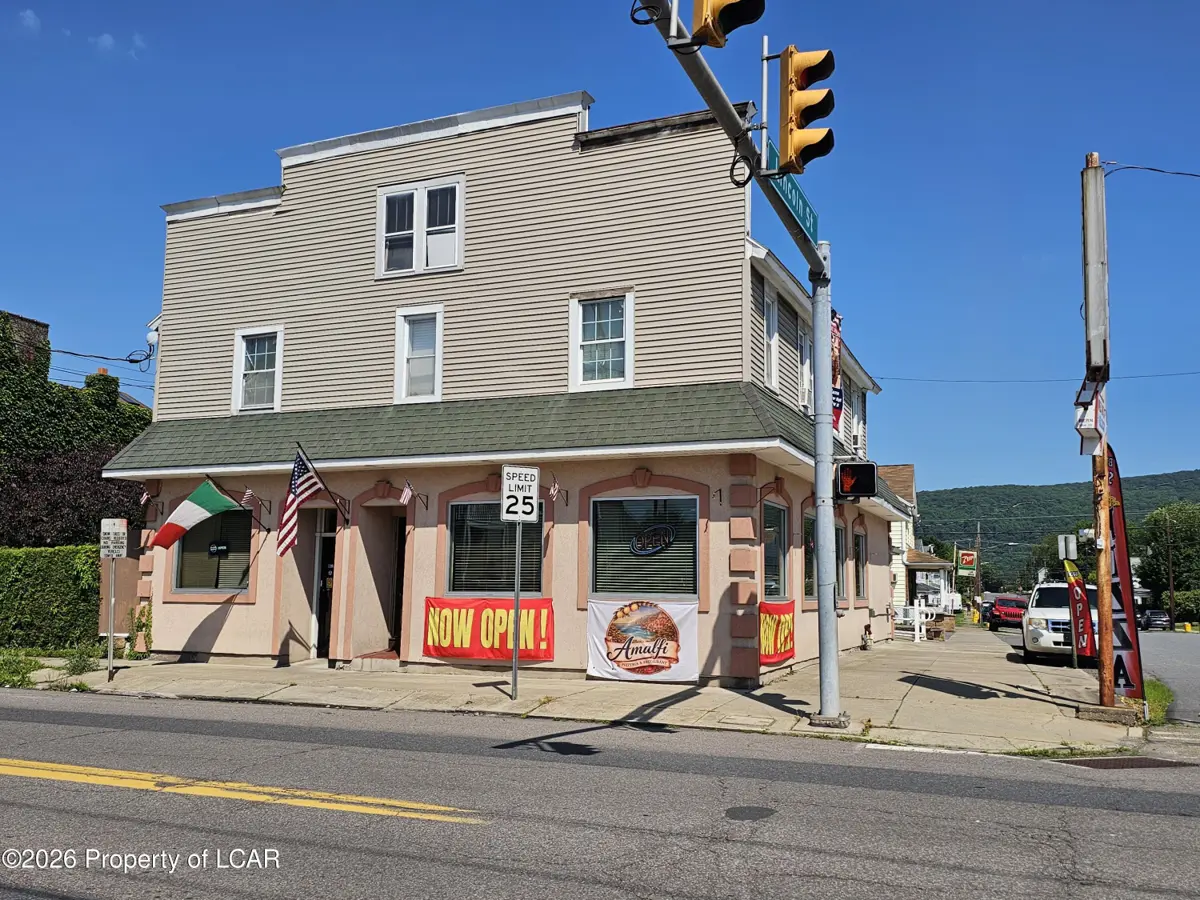 1100 Wyoming Avenue, Exeter - 4 bath - 3,477 SF