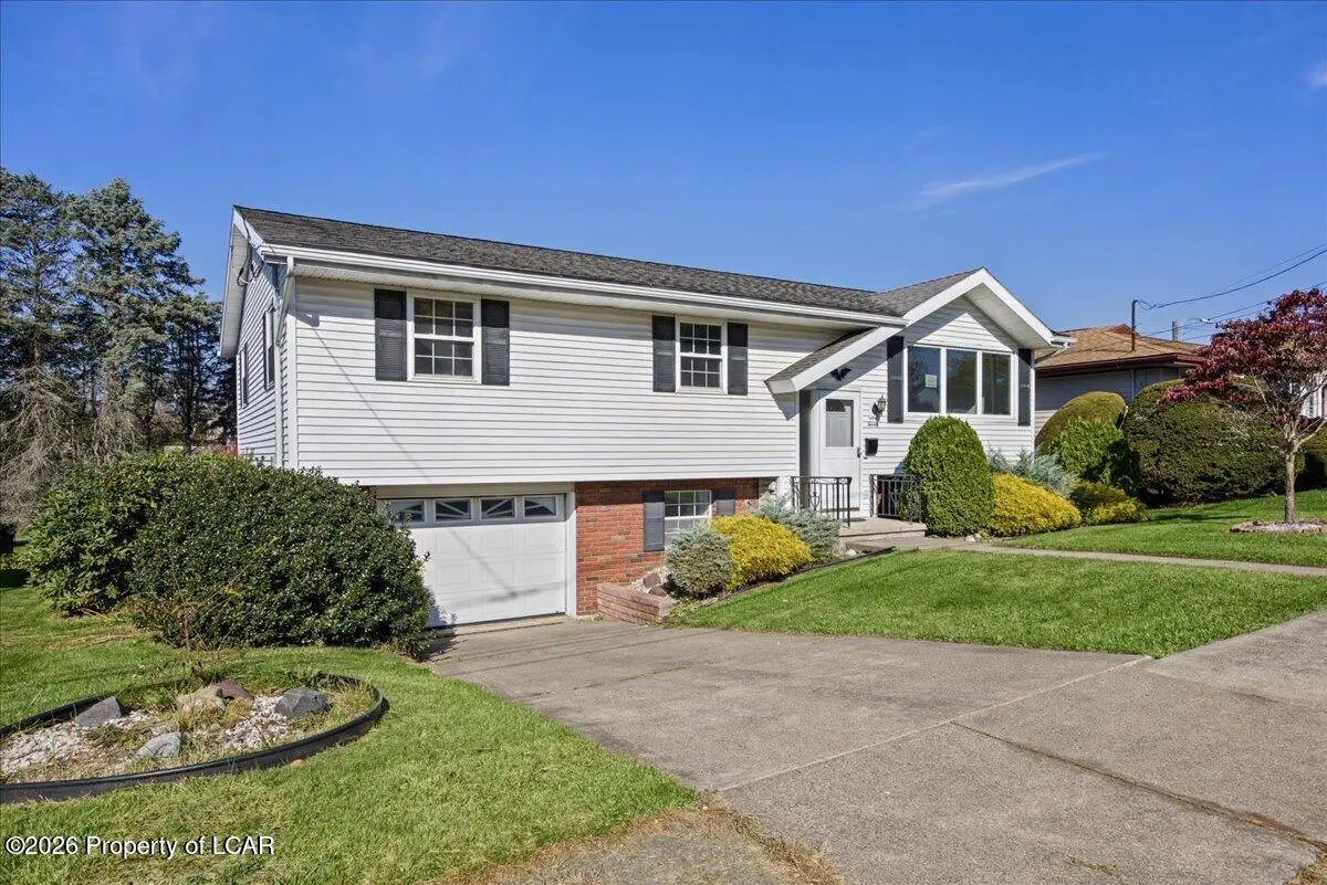 20 Mercer Street, Plains - 4 bed - 2 bath - 1,786 SF