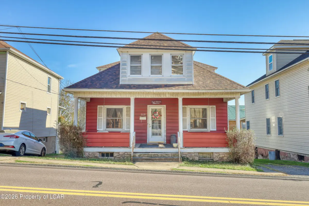 209 Robert Street, Nanticoke - 3 bed - 2 bath - 1,687 SF