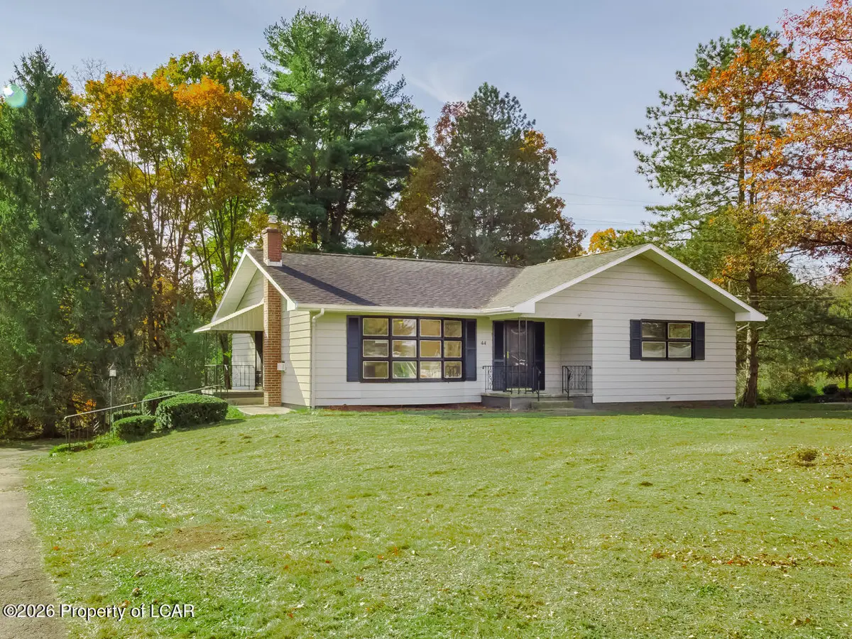 44 Forest Drive, Mountain Top - 3 bed - 3 bath - 1,850 SF