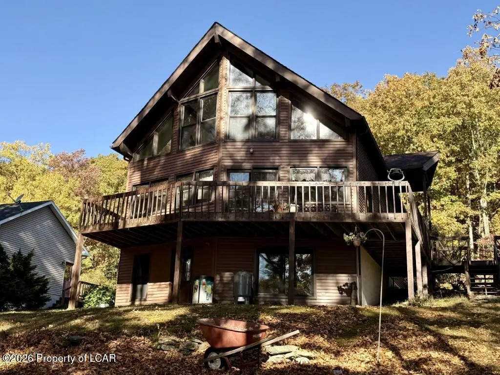 650 Lakeview Drive, Mountain Top - 3 bed - 2 bath - 2,479 SF